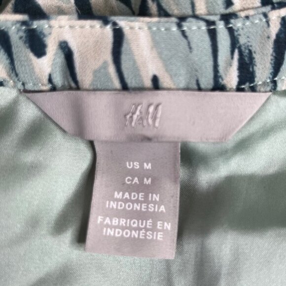 H&M Dress Green Vneck Short Sleeves Spring Summer Size Medium - Picture 8 of 12